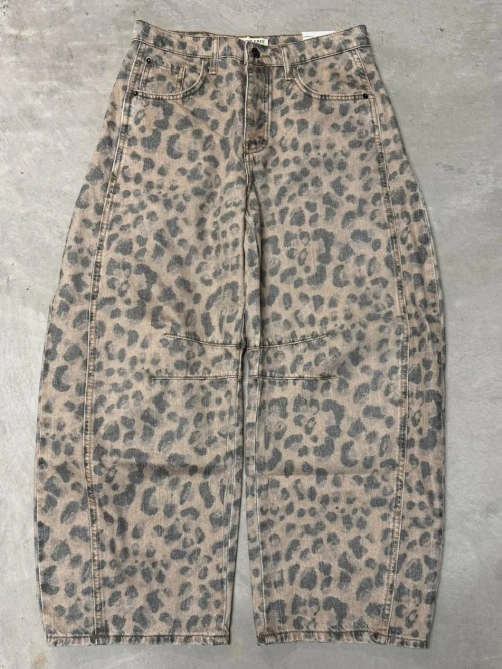 Free People Good Luck Barrel Jeans Leopard Print Animal Print Size 27 NWT - Picture 4 of 8